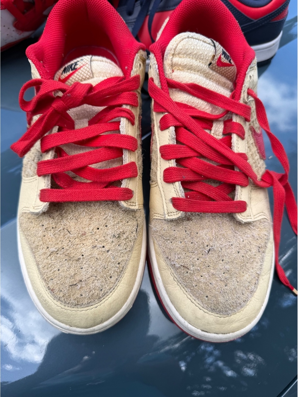 Nike low top sneakers beige and red